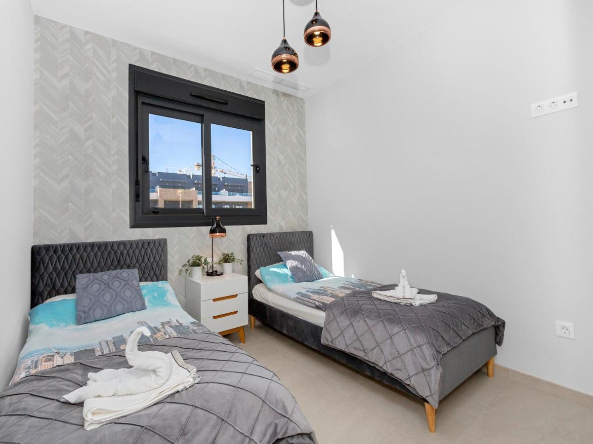 Lovely First Floor Apartment, Heating Pool ! Alicante Exteriör bild