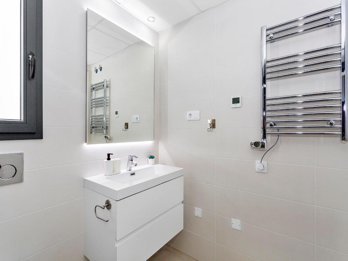 Lovely First Floor Apartment, Heating Pool ! Alicante Exteriör bild